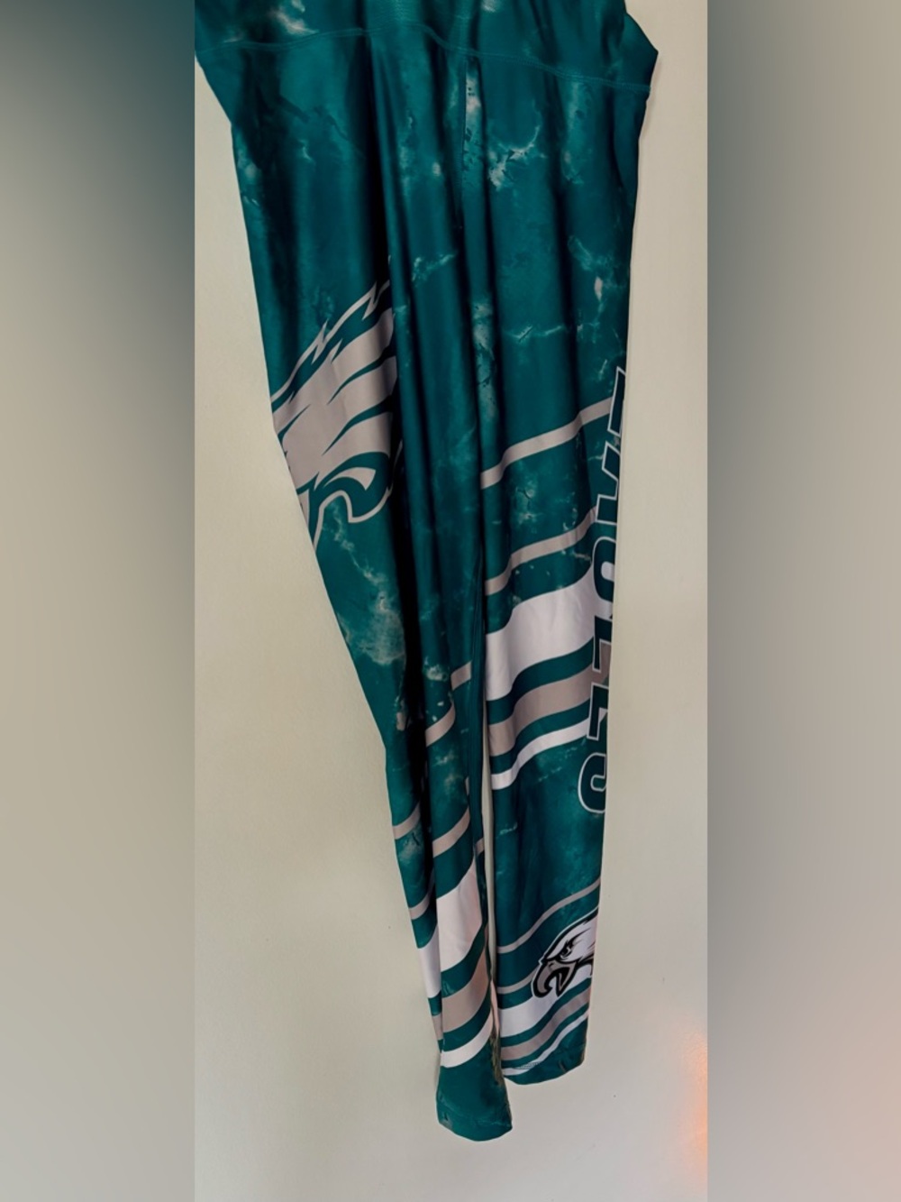 Eagles NFL Team Apparel Green and White Women's Leggings, XL